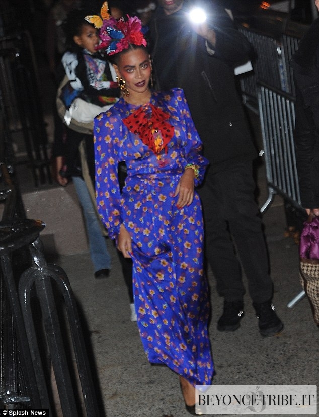 15Beyonce-Jay-Z-and-Blue-Ivy-celebrating-Halloween-night-out-at-Charlie-Bird-in-New-York-31-oct-2014.jpg