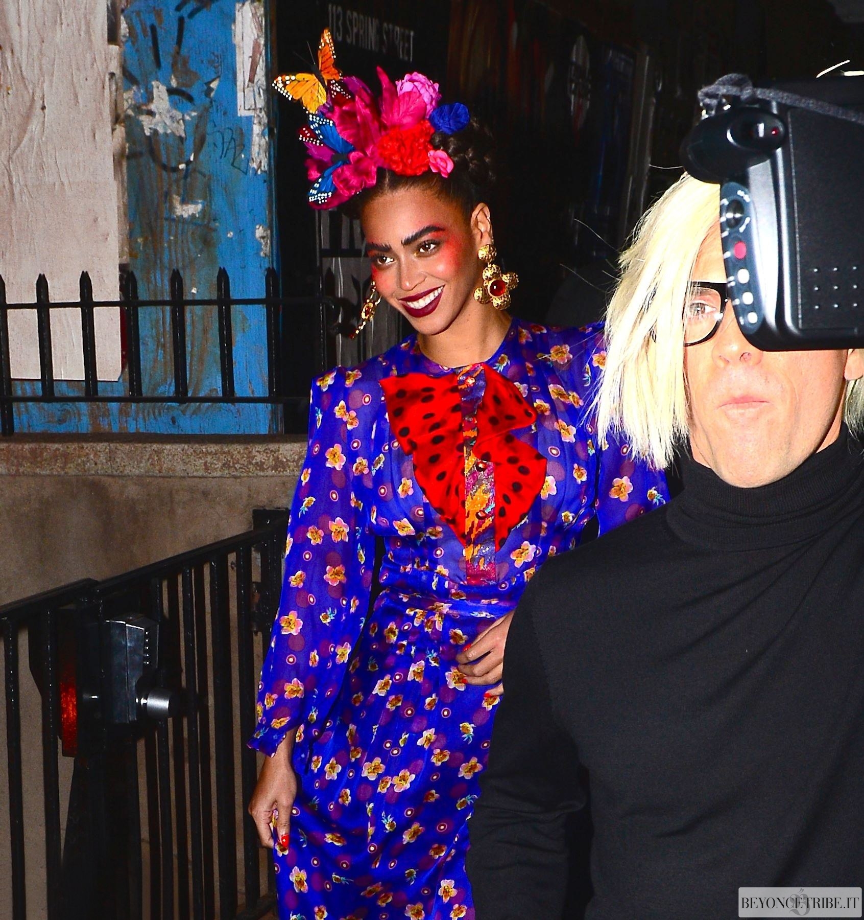 3Beyonce-Jay-Z-and-Blue-Ivy-celebrating-Halloween-night-out-at-Charlie-Bird-in-New-York-31-oct-2014.jpg
