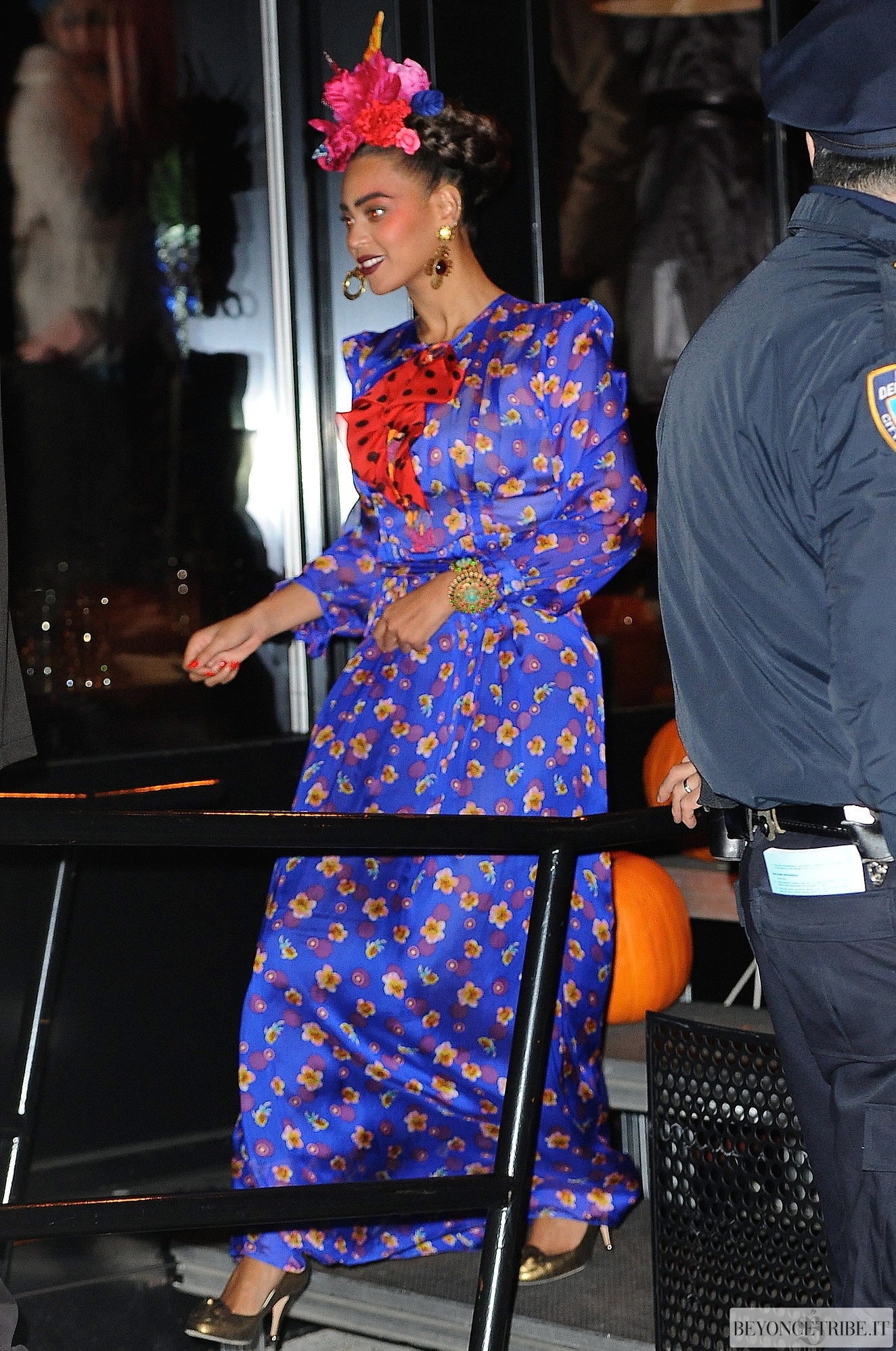 7Beyonce-Jay-Z-and-Blue-Ivy-celebrating-Halloween-night-out-at-Charlie-Bird-in-New-York-31-oct-2014.jpg