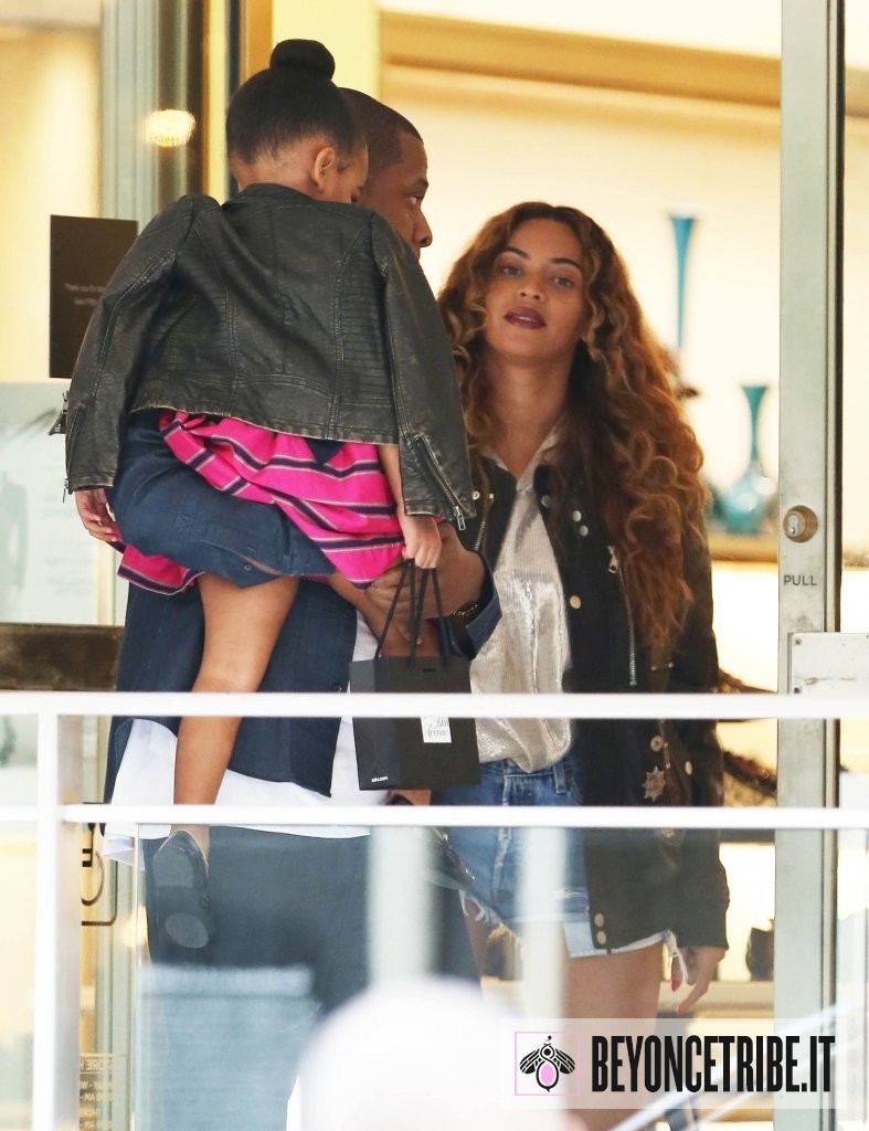 Beyonce-Knowles-Jay-Z-Beyonce-Take-Blue-Ivy-8o9koY1duLPx.jpg