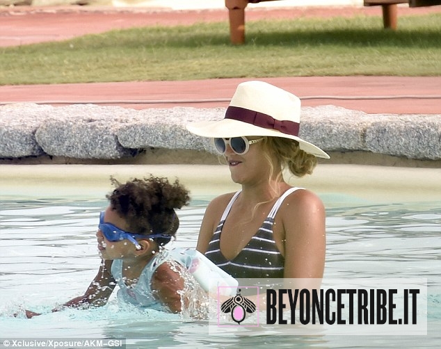 2C63210700000578-3237215-Learning_The_star_who_celebrated_her_34th_birthday_on_September_-m-199_1442429176042.jpg