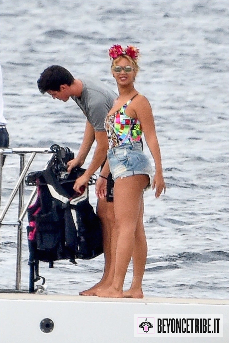 beyonce-jay-z-jet-ski-vacation-08.jpg
