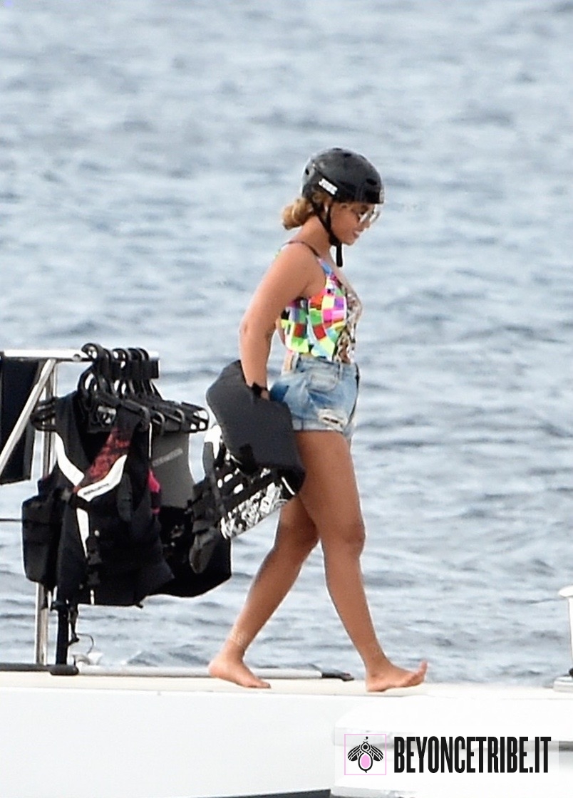 beyonce-jay-z-jet-ski-vacation-13.jpg