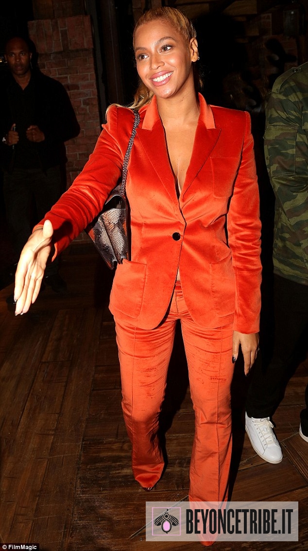 22Beyonc%C3%A9-and-Jay-Z-at-the-musical-Hamilton-on-Broadway-NYC-21-OCT-2015.jpg