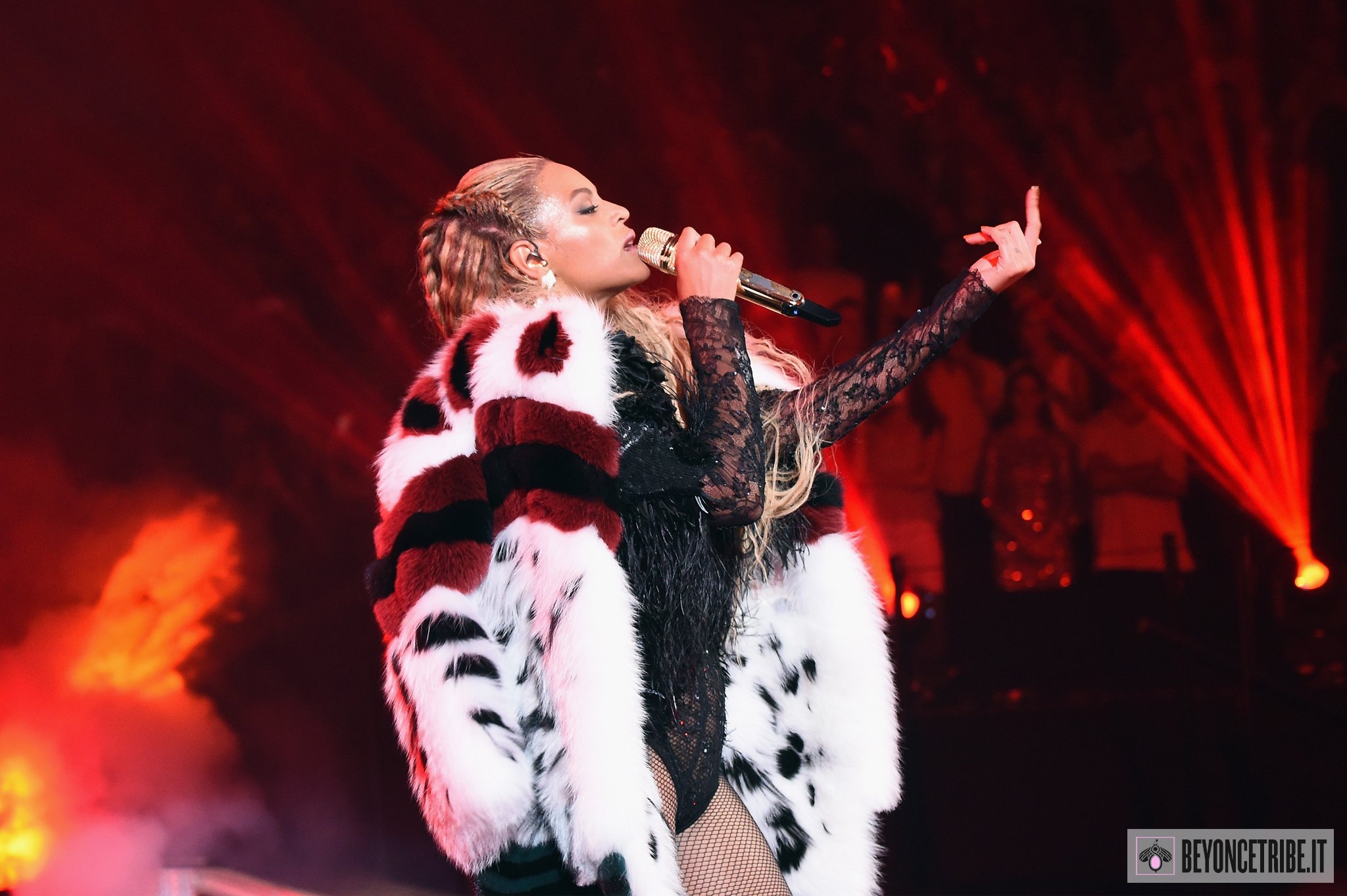 Beyonce-Performance-Pictures-2016-MTV-Video-Music-Awards-4.jpg