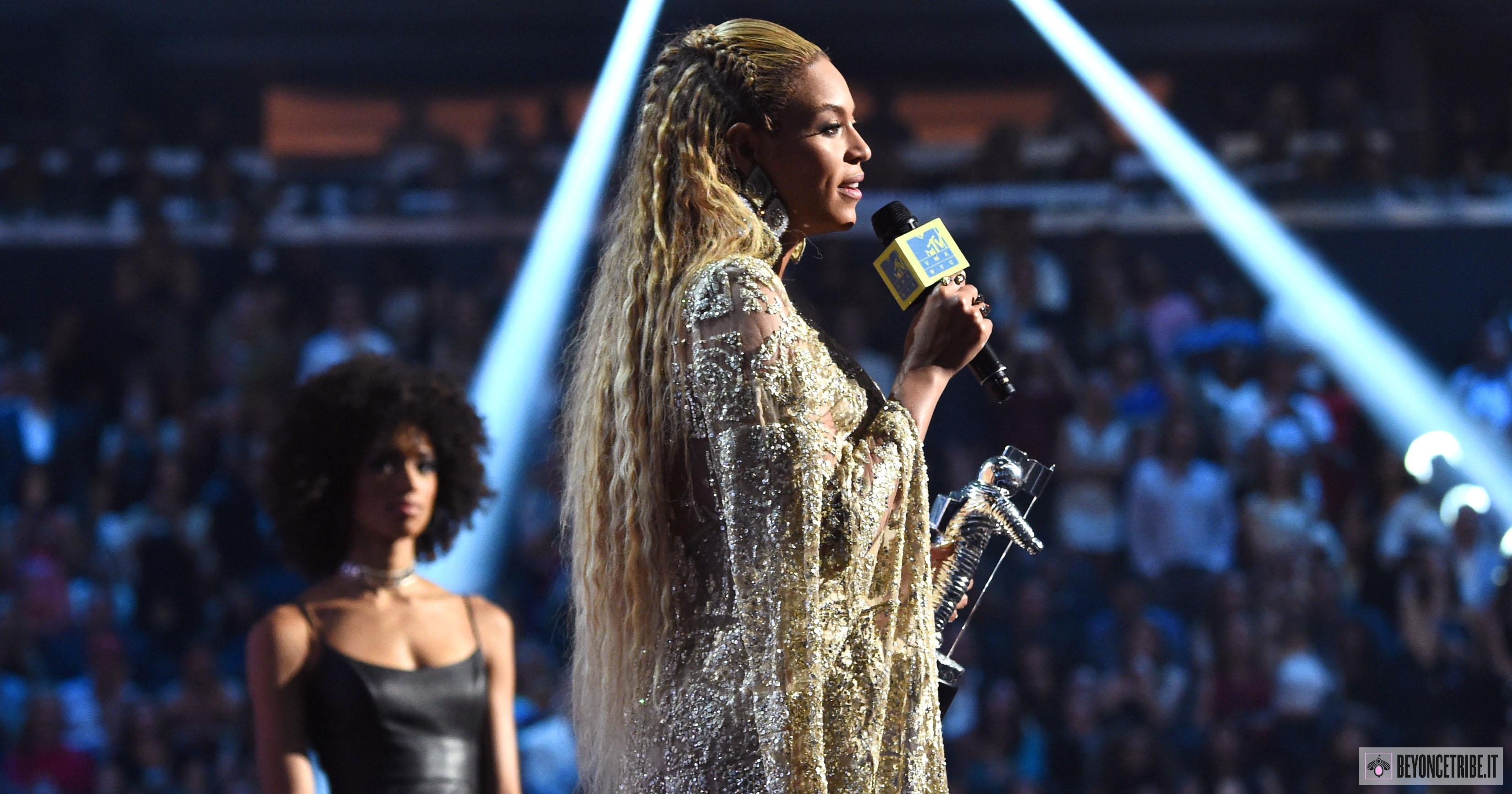 beyonce-vmas-facebook.jpg