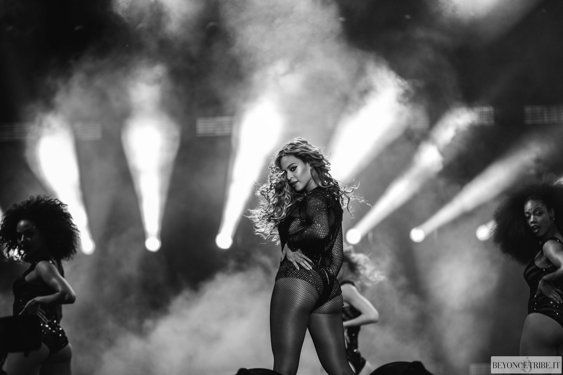 Beyonce crowd surf